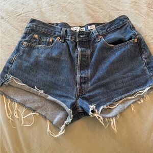 Levi denim shorts size 29